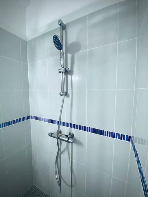 Le Repaire Des Heros 150m Parking Prive - Lesvoyagescolores Apartment