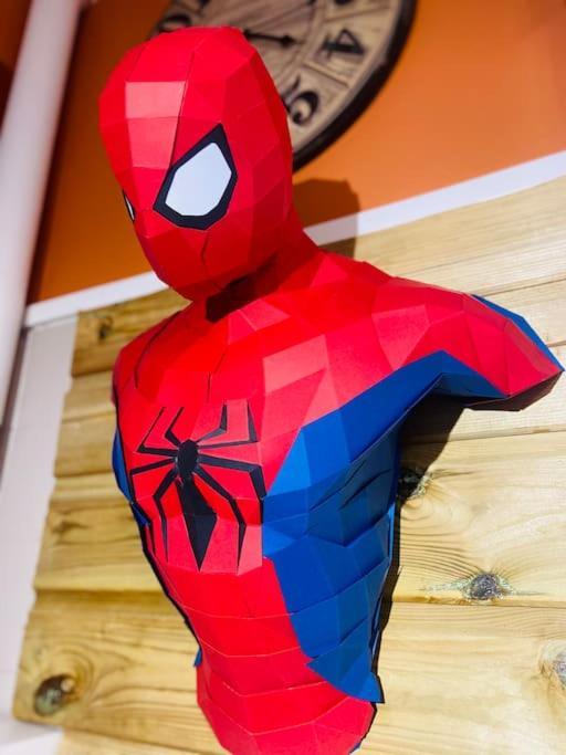 Le Repaire Des Heros 150m Parking Prive - Lesvoyagescolores *
