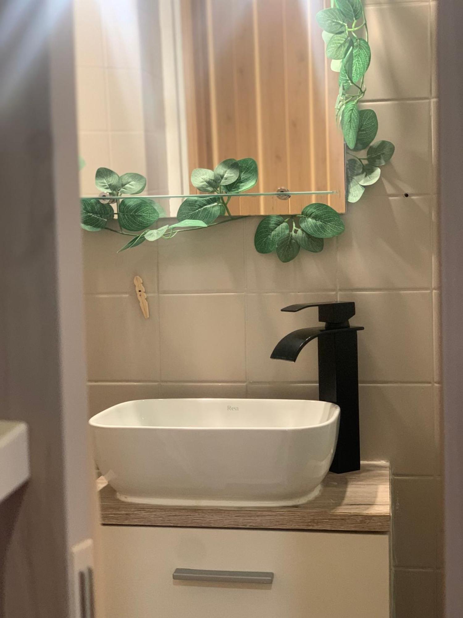 Appartement Le Repaire Des Heros 150m Parking Prive - Lesvoyagescolores *